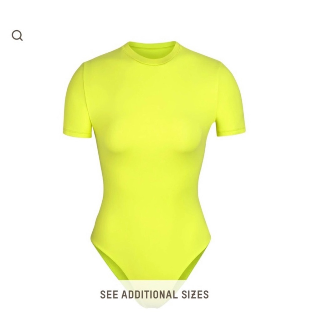 SKIMS: Fits everybody T Shirt bodysuit  Neon Lime size NWT
